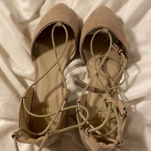 These are a lace up the ankle